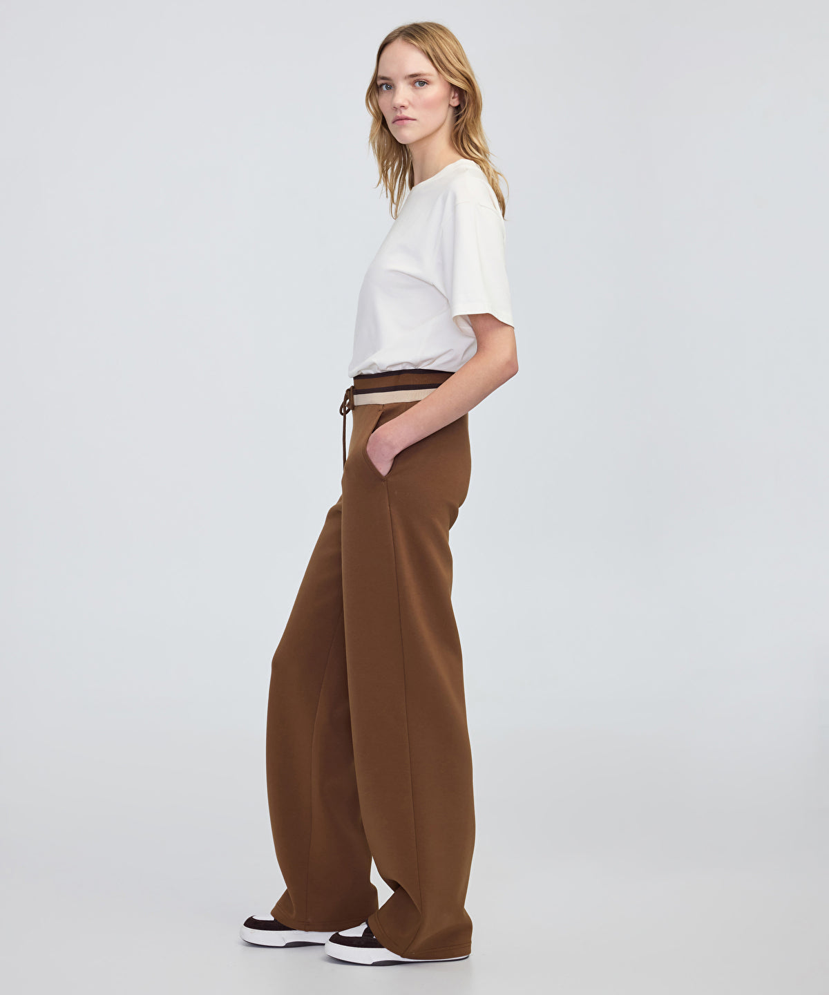 Contrast Waist Wide-Leg Trousers