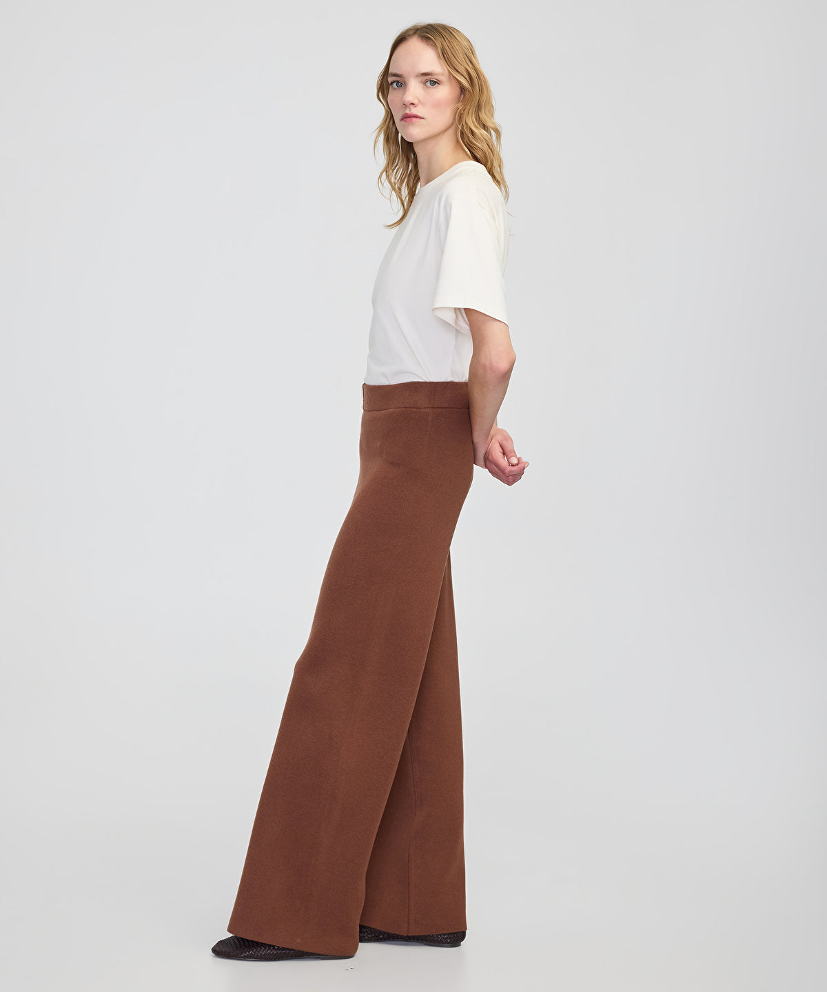 Zoomed Wide-Leg Knit Trousers with Elastic Waist