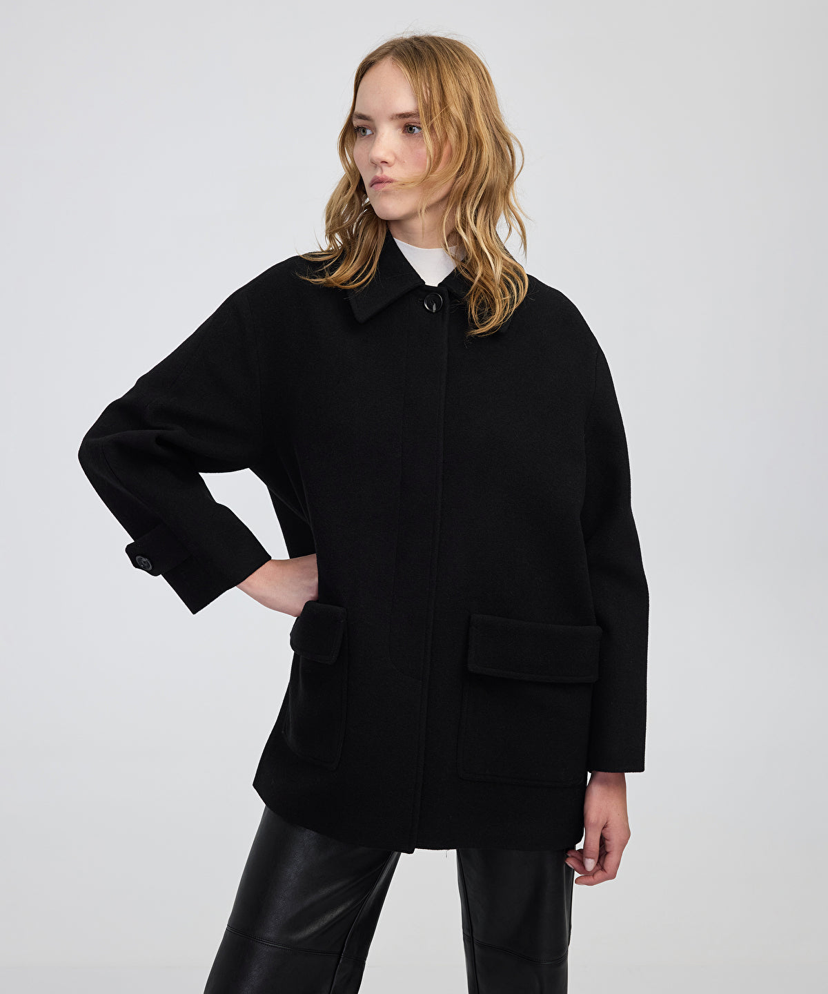Zoomed Wide Pocket Coat