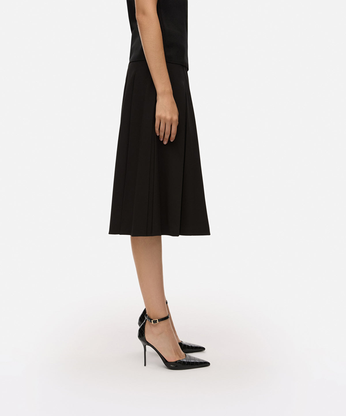 Zoomed Croc-Effect Heels