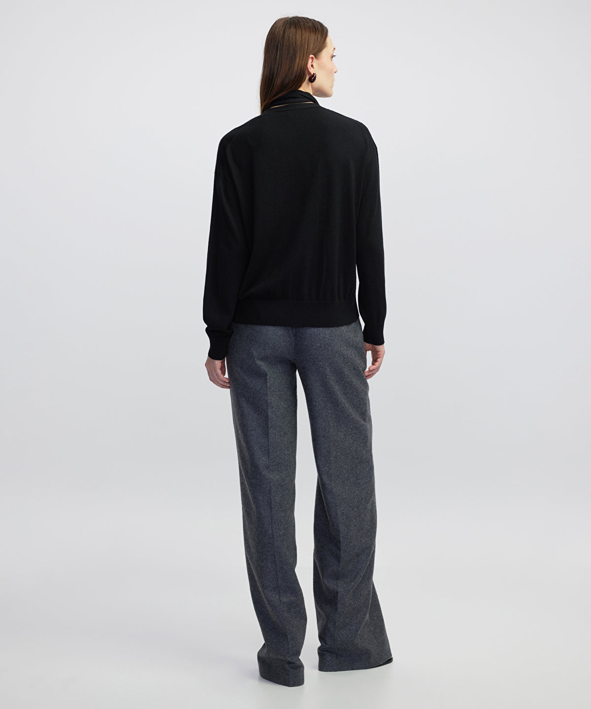 Zoomed Scarf Knit Sweater 