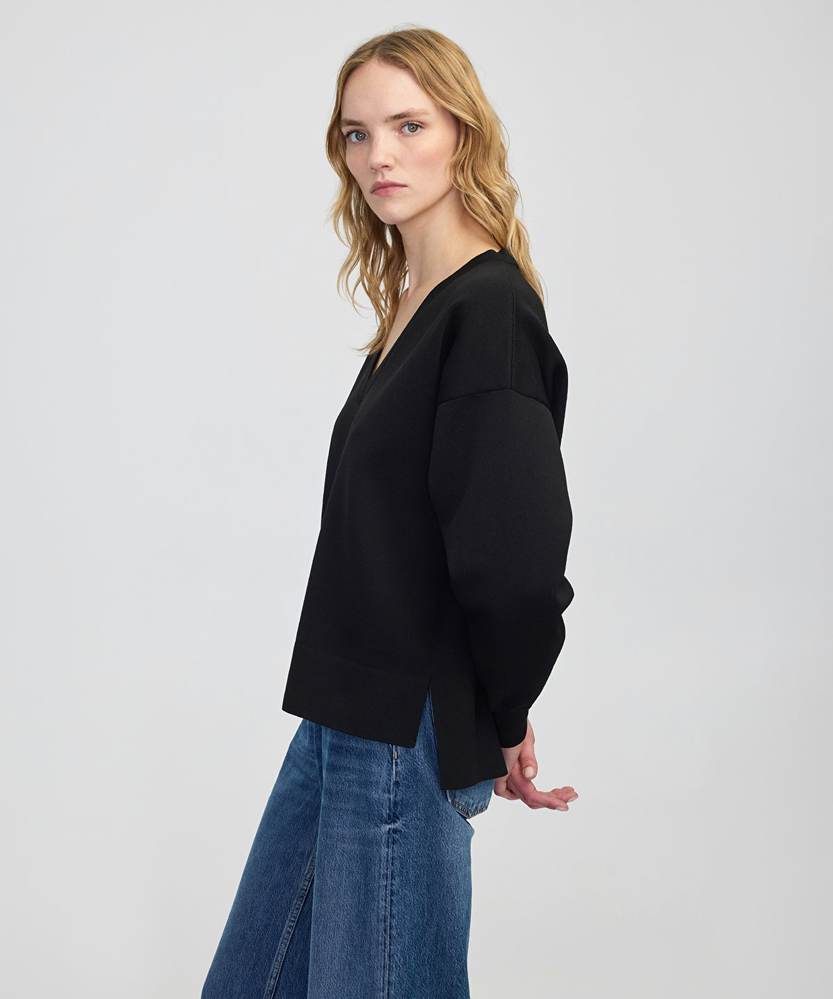 Zoomed V-Neck Basic Knit Sweater