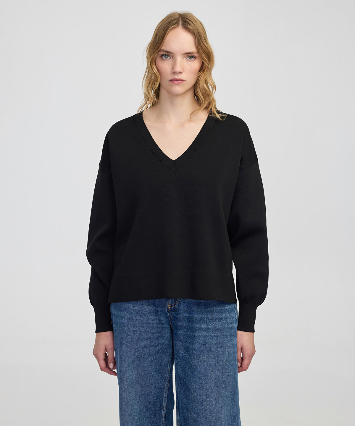 Zoomed V-Neck Basic Knit Sweater