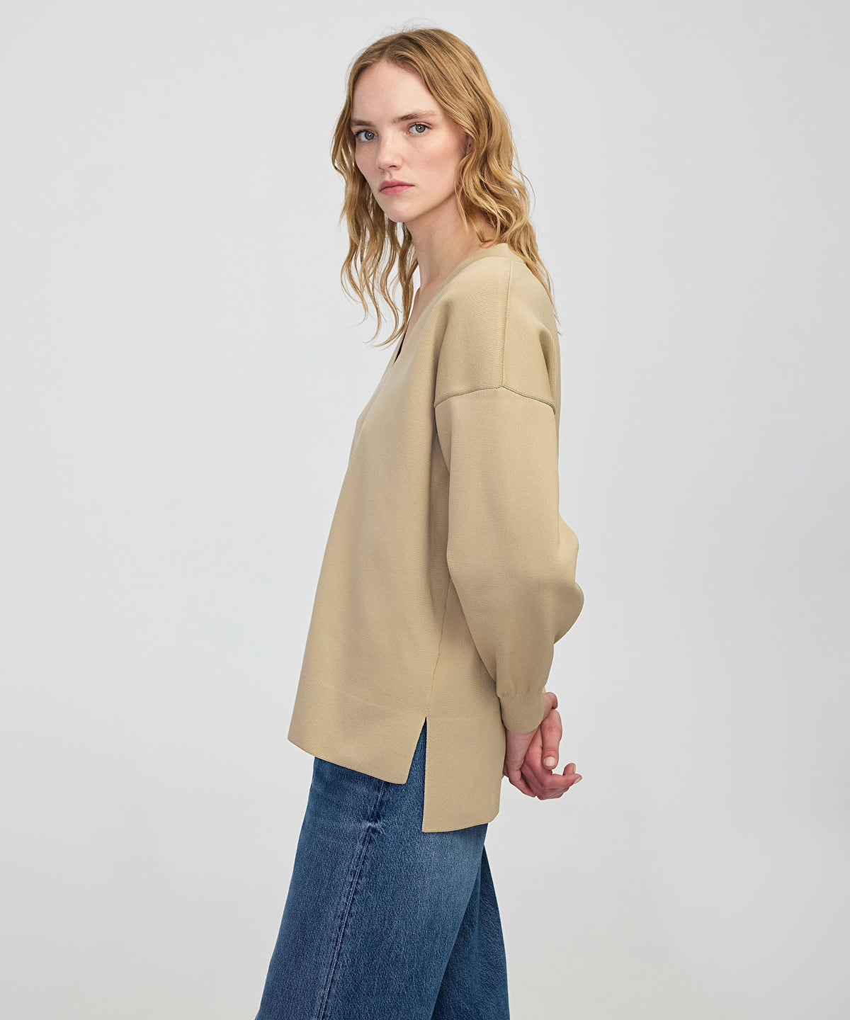 Zoomed V-Neck Basic Knit Sweater