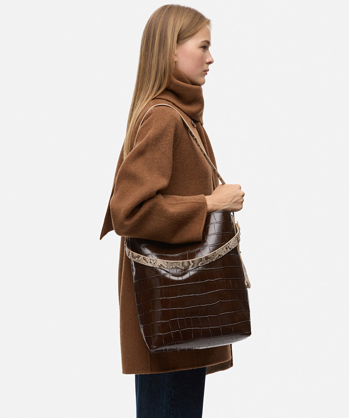 Zoomed Contrasting Croc-Effect Bucket Bag