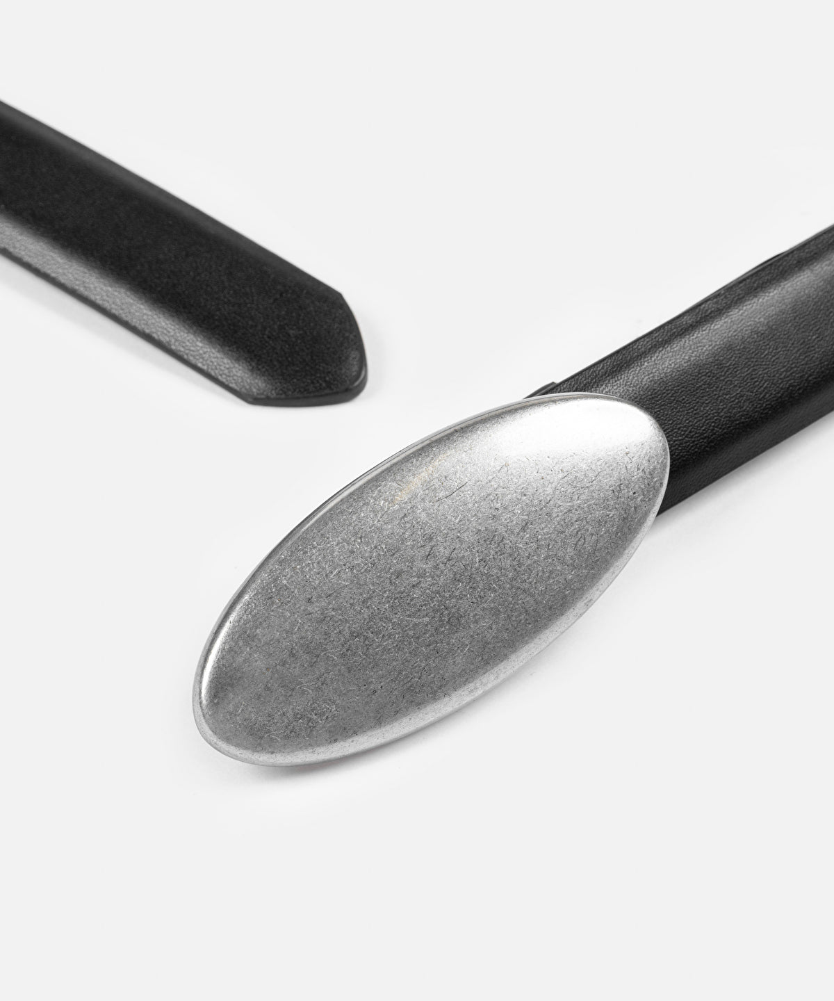 Zoomed Oval Buckle Leather-Effect Belt