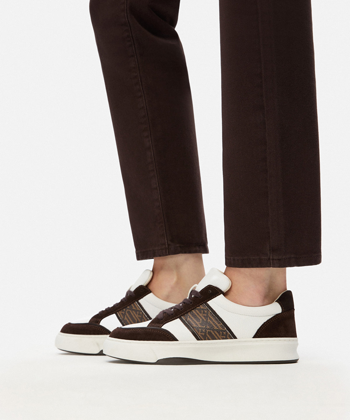 SNEAKER