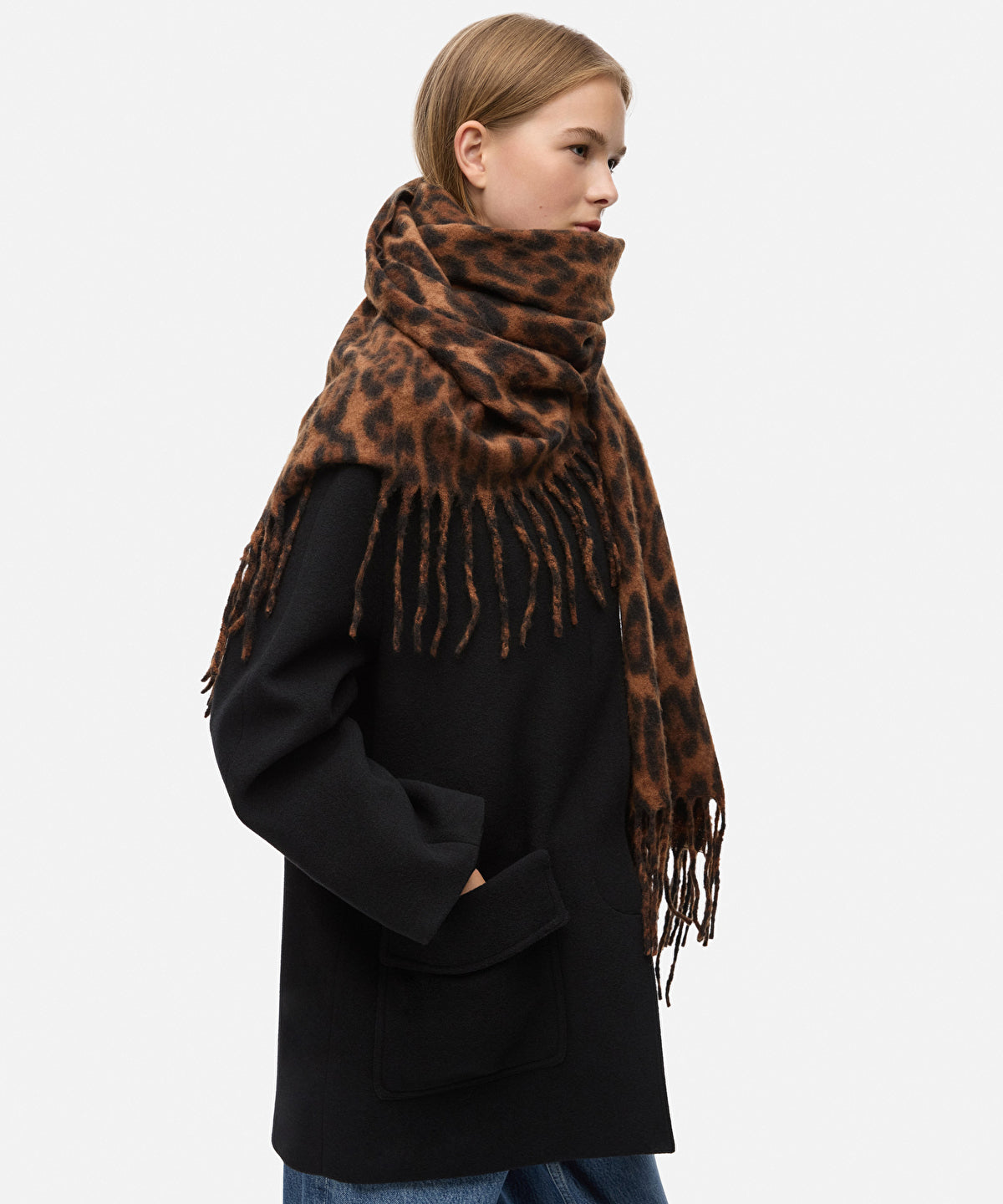 Zoomed Fringed Leopard Print Scarf