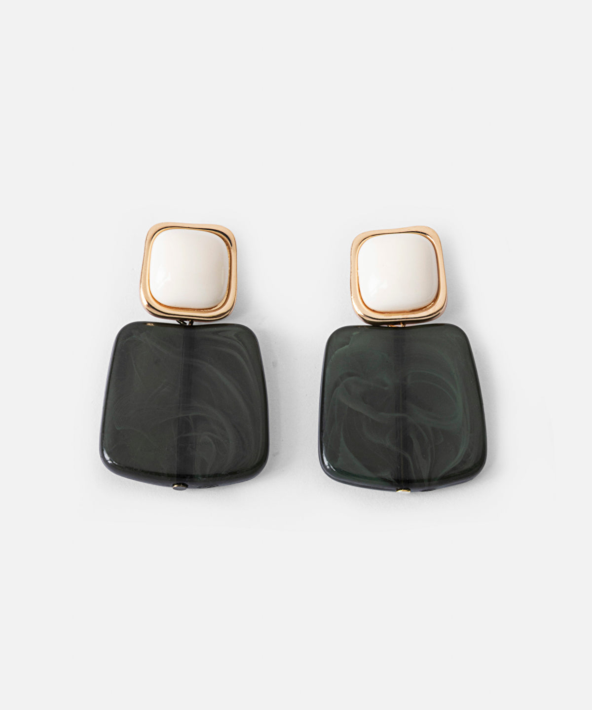 Zoomed Contrast Earrings