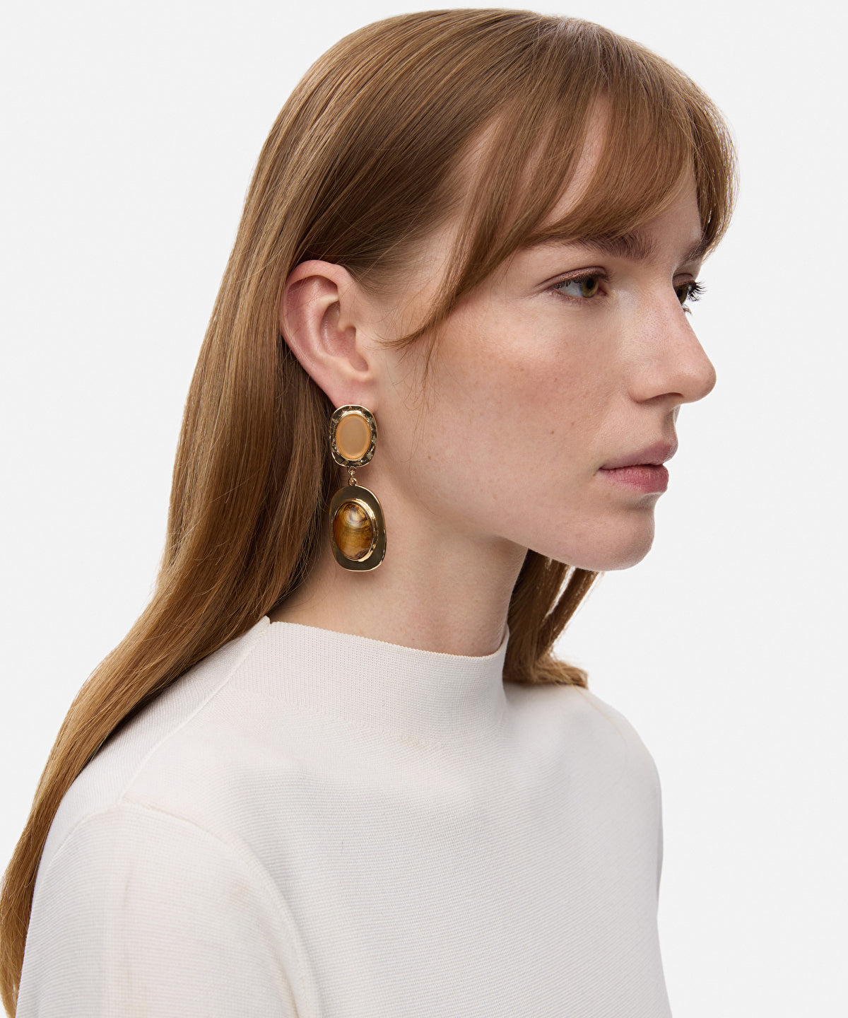 Zoomed Dangling Resin Earrings
