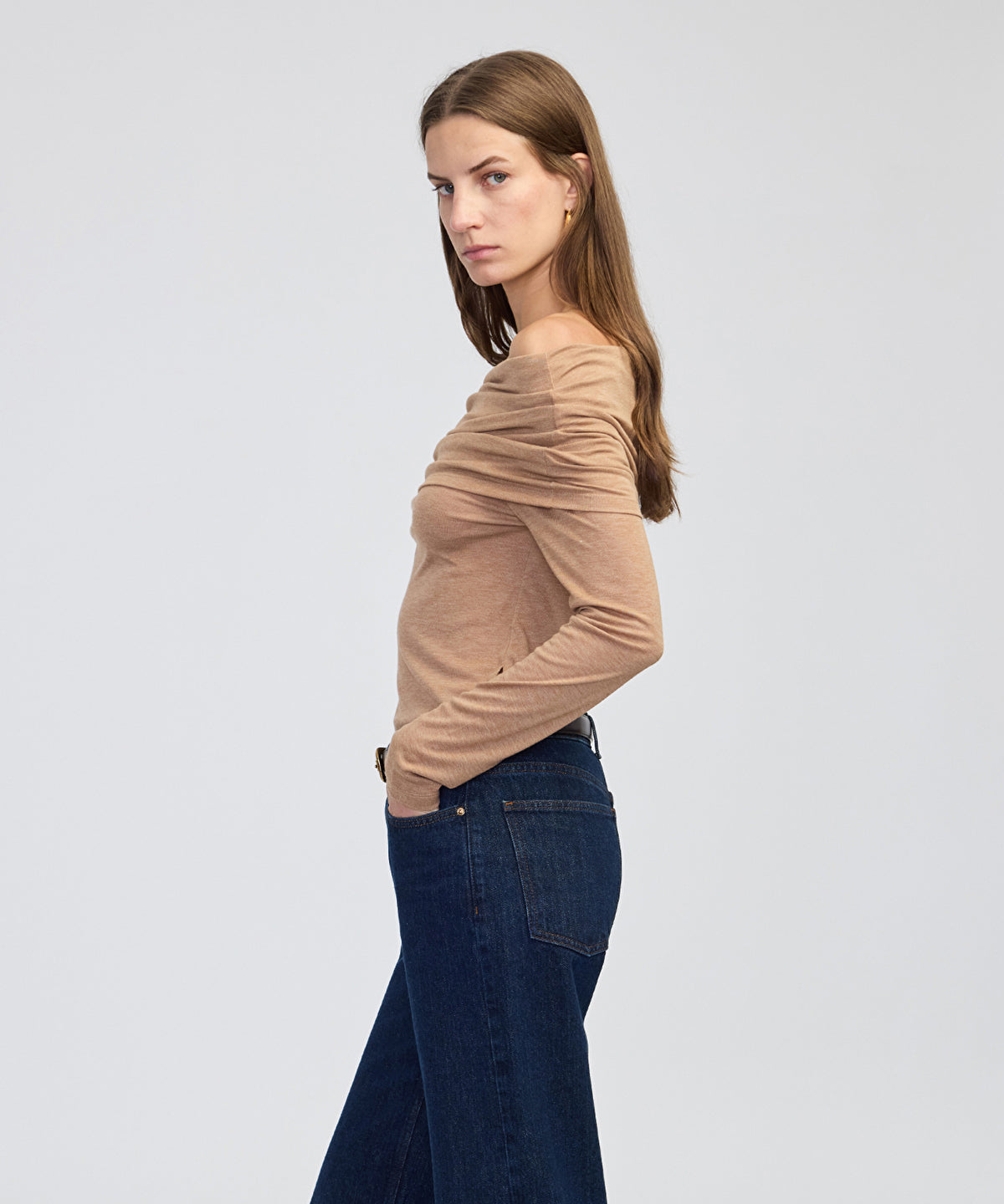 Zoomed Off-the-Shoulder T-Shirt