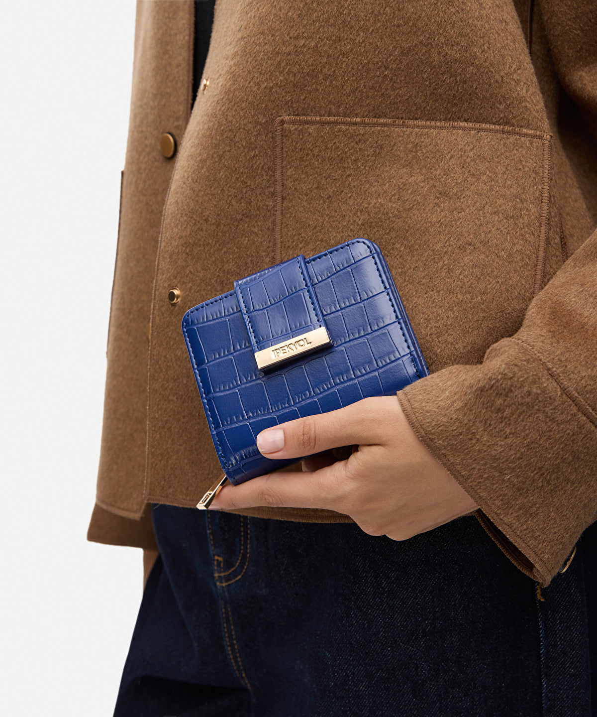 Zoomed Croc-Effect Wallet