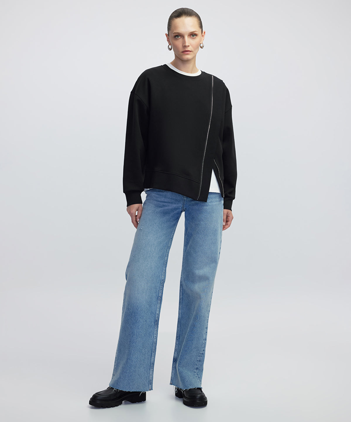 SWEATSHIRT