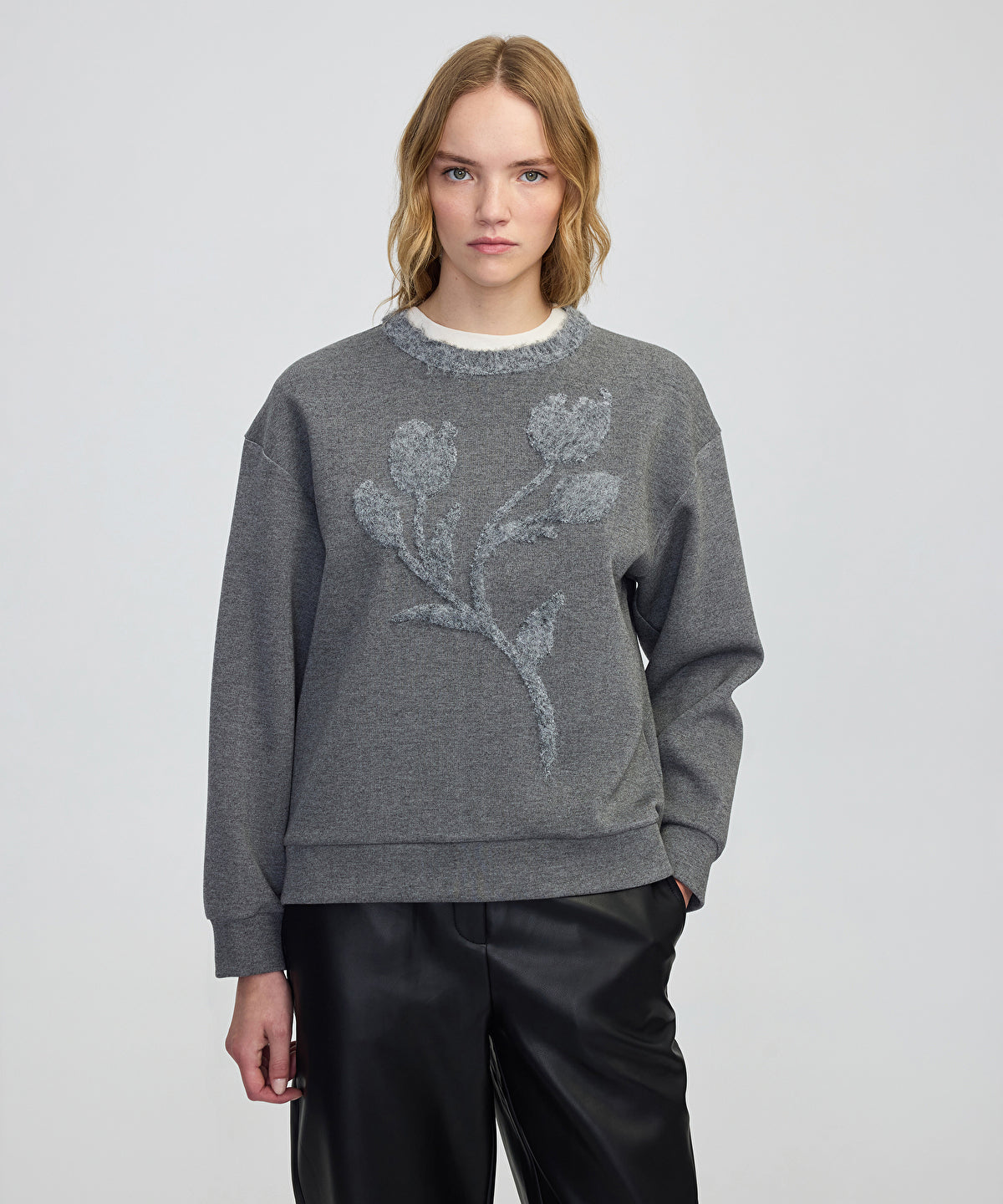 Zoomed 3D Floral Embellished Sweatshirt