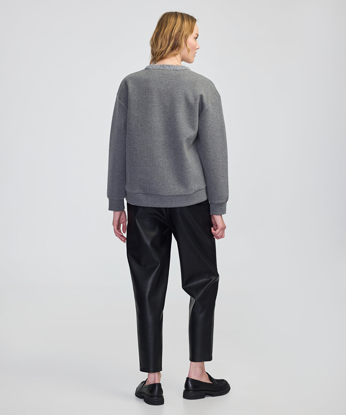 Zoomed 3D Floral Embellished Sweatshirt