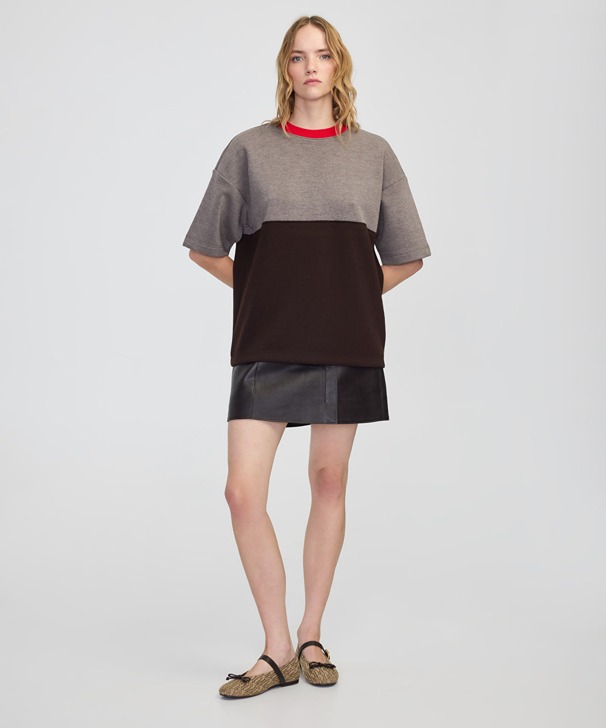 Zoomed Contrast Collar Color-Block Sweatshirt