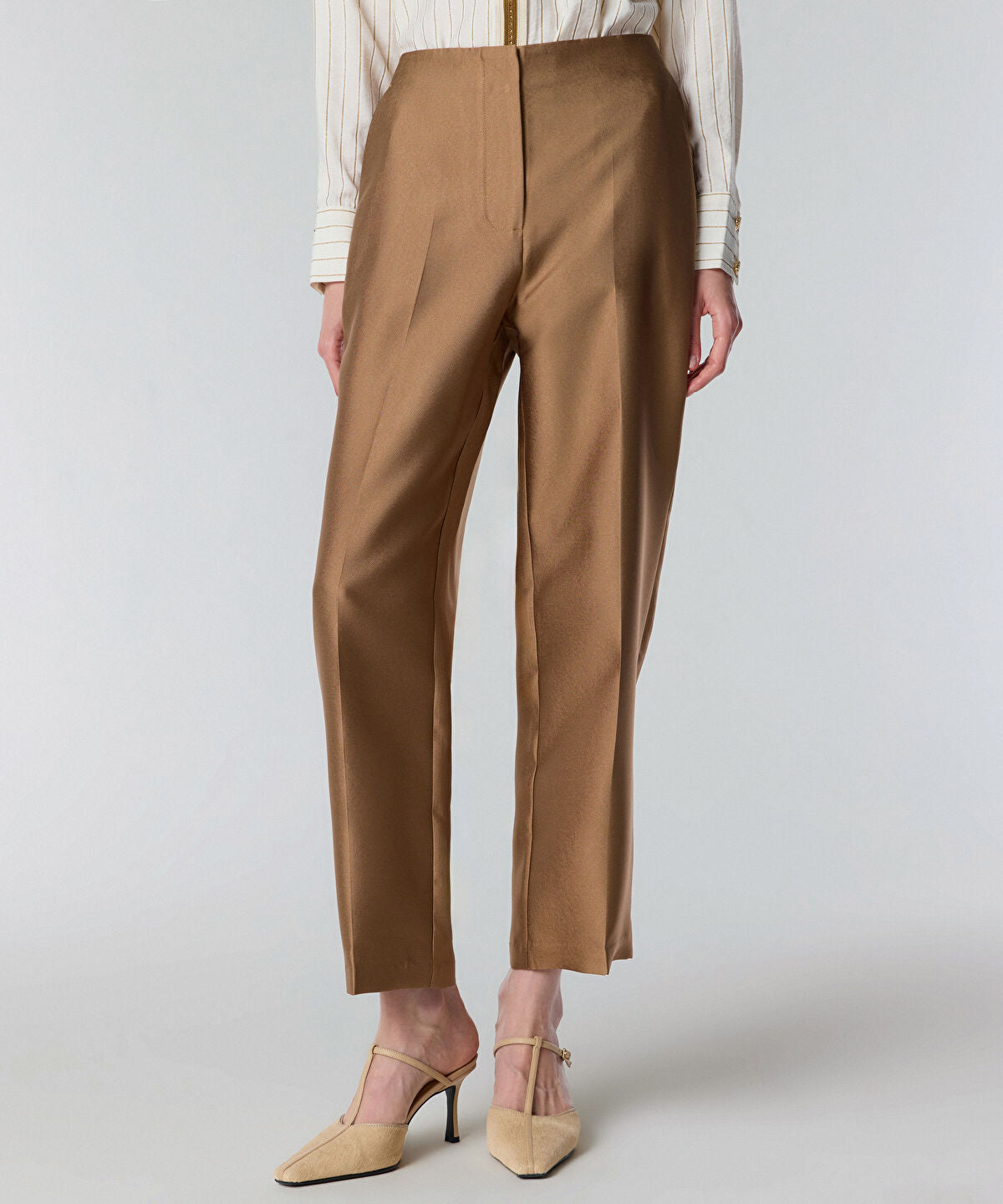 Zoomed Carrot Fit Trousers