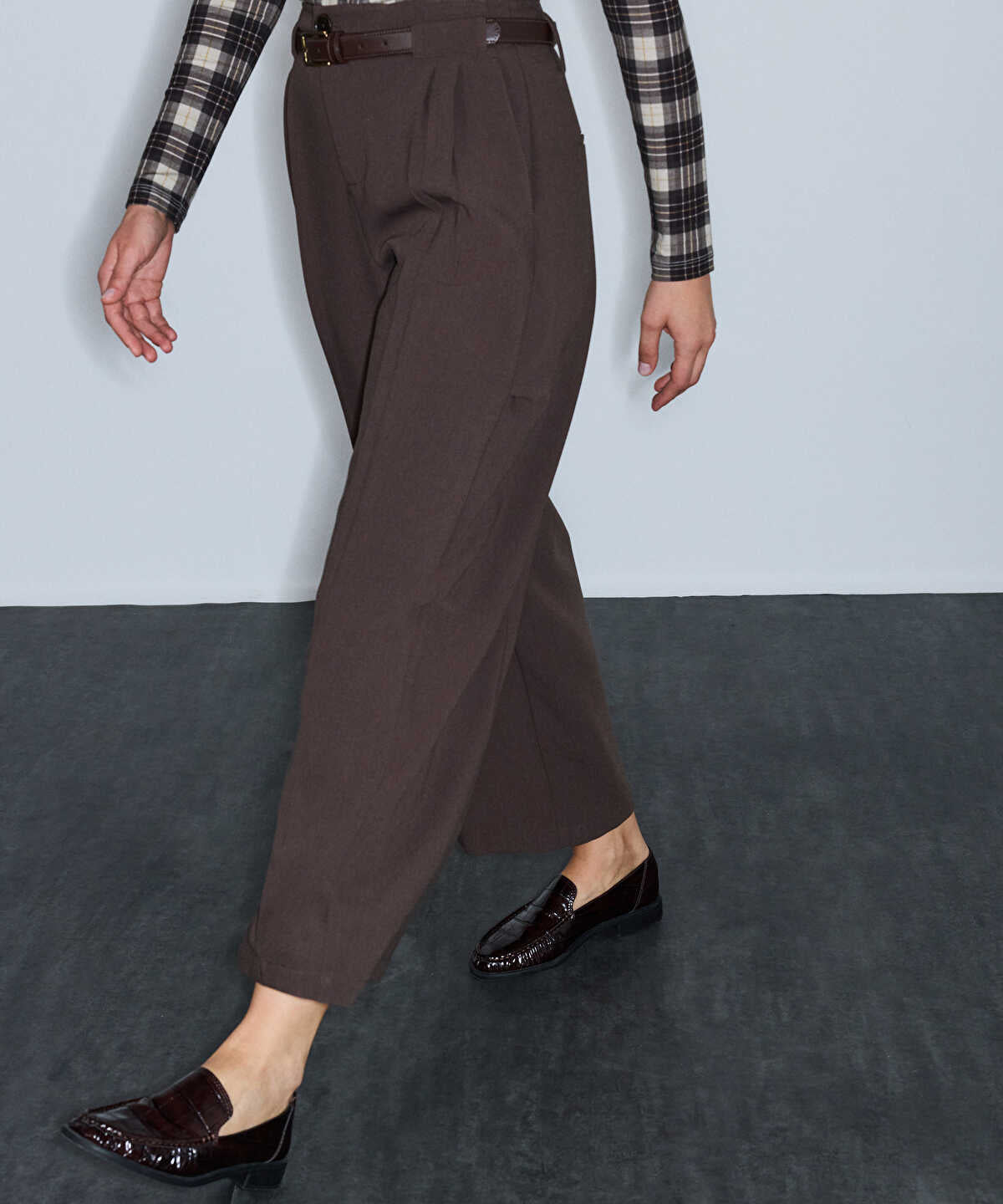 Barrel-Fit Belted Trousers
