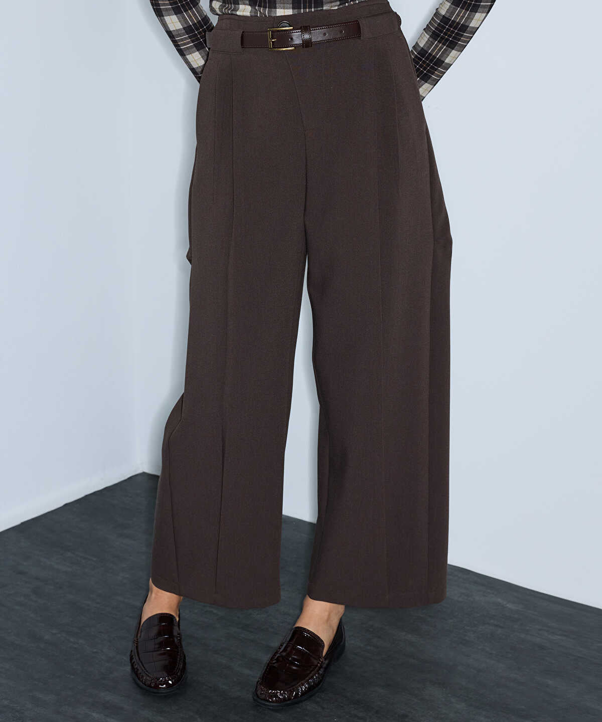 Barrel-Fit Belted Trousers