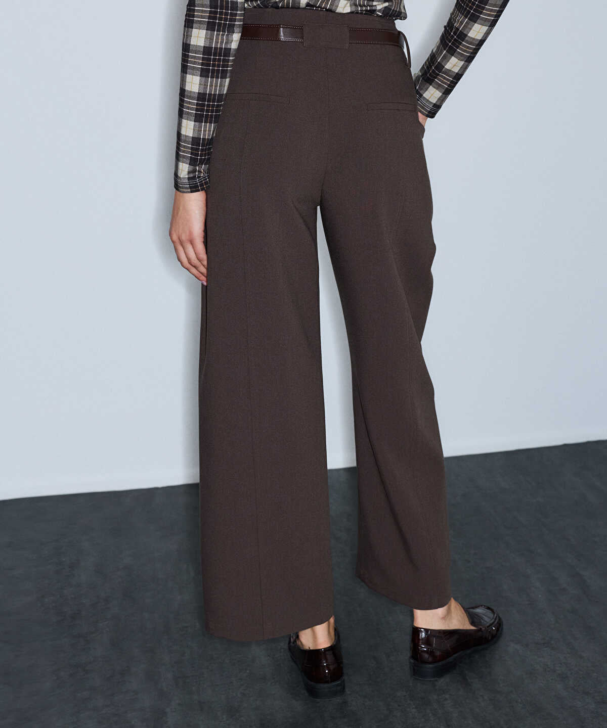 Barrel-Fit Belted Trousers