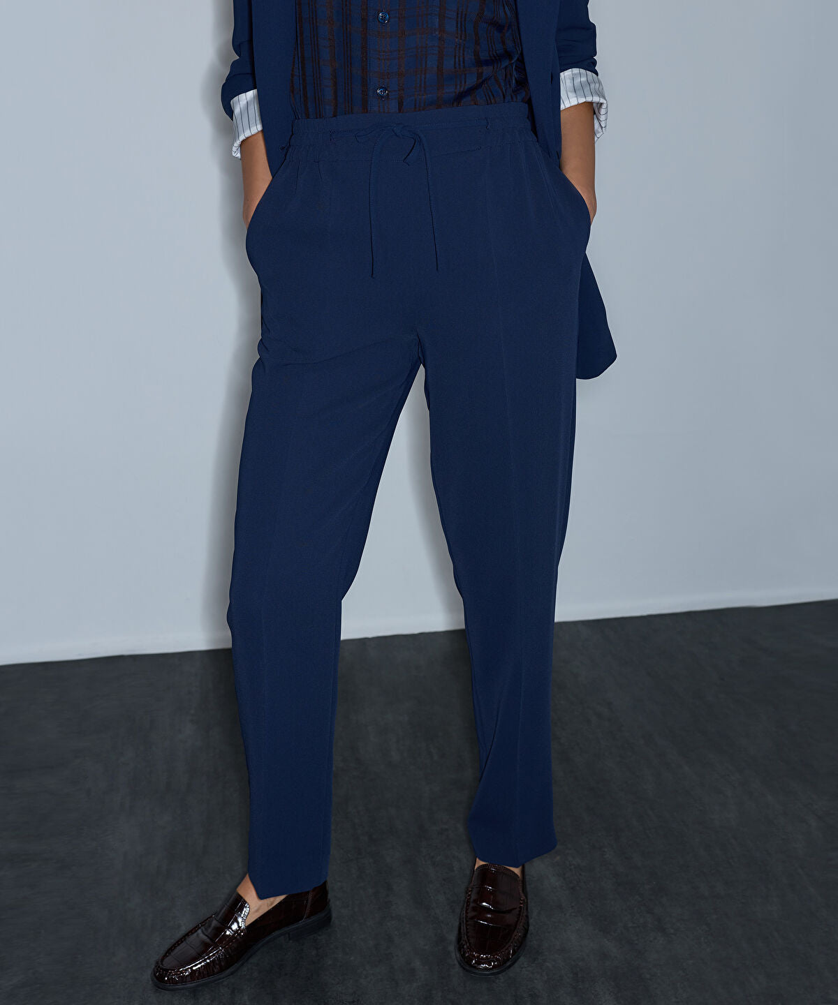Zoomed Fine-Belted Carrot Trousers