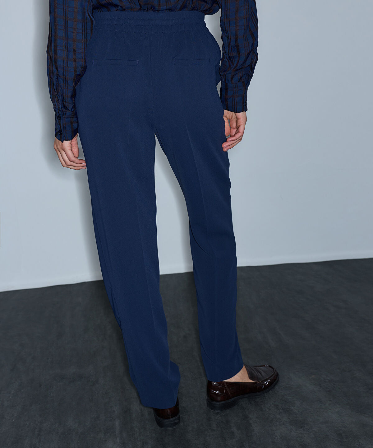 Fine-Belted Carrot Trousers