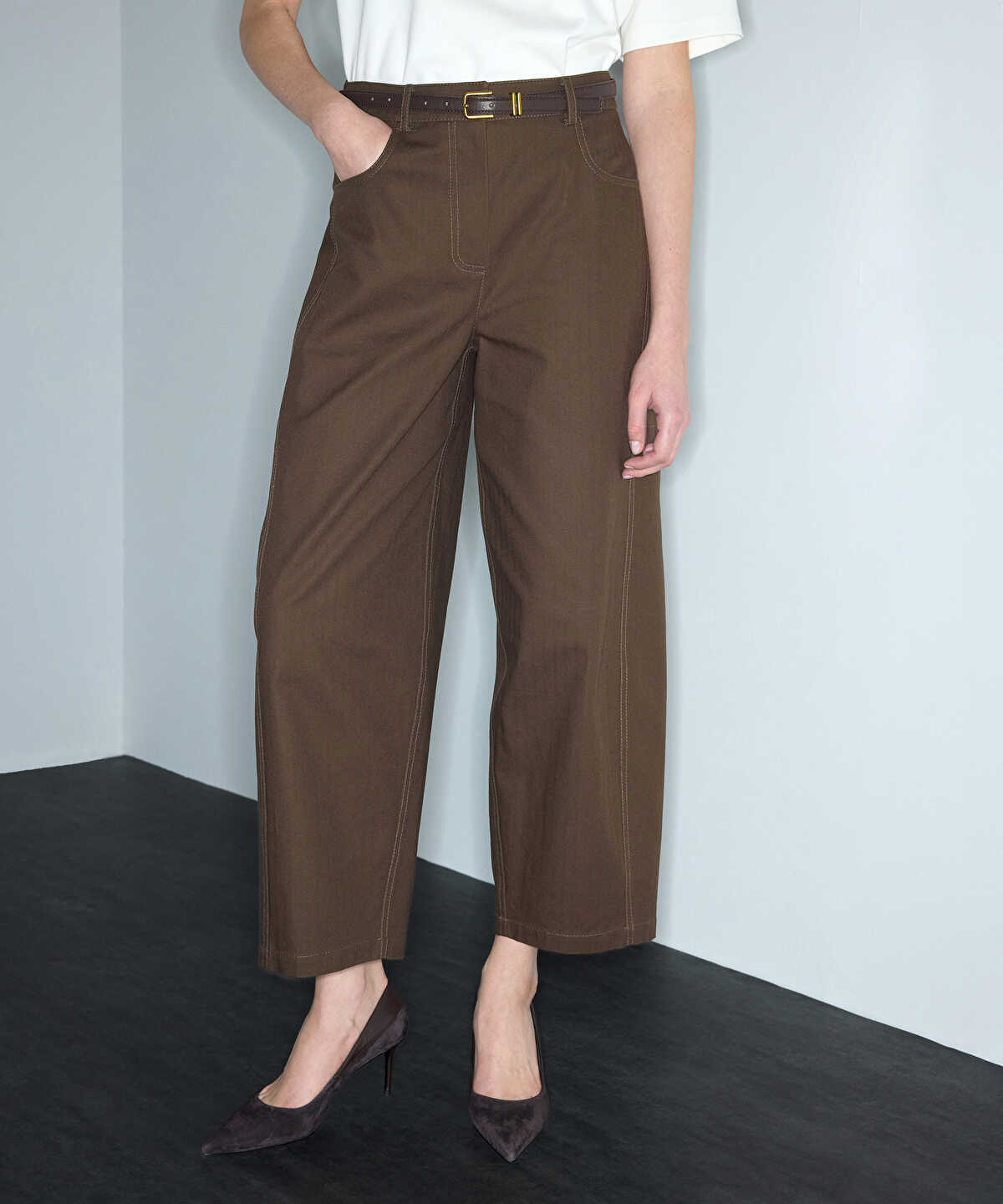 Zoomed Herringbone-Texture Barrel Trousers