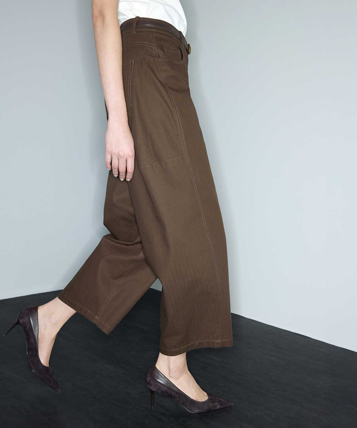 Zoomed Herringbone-Texture Barrel Trousers