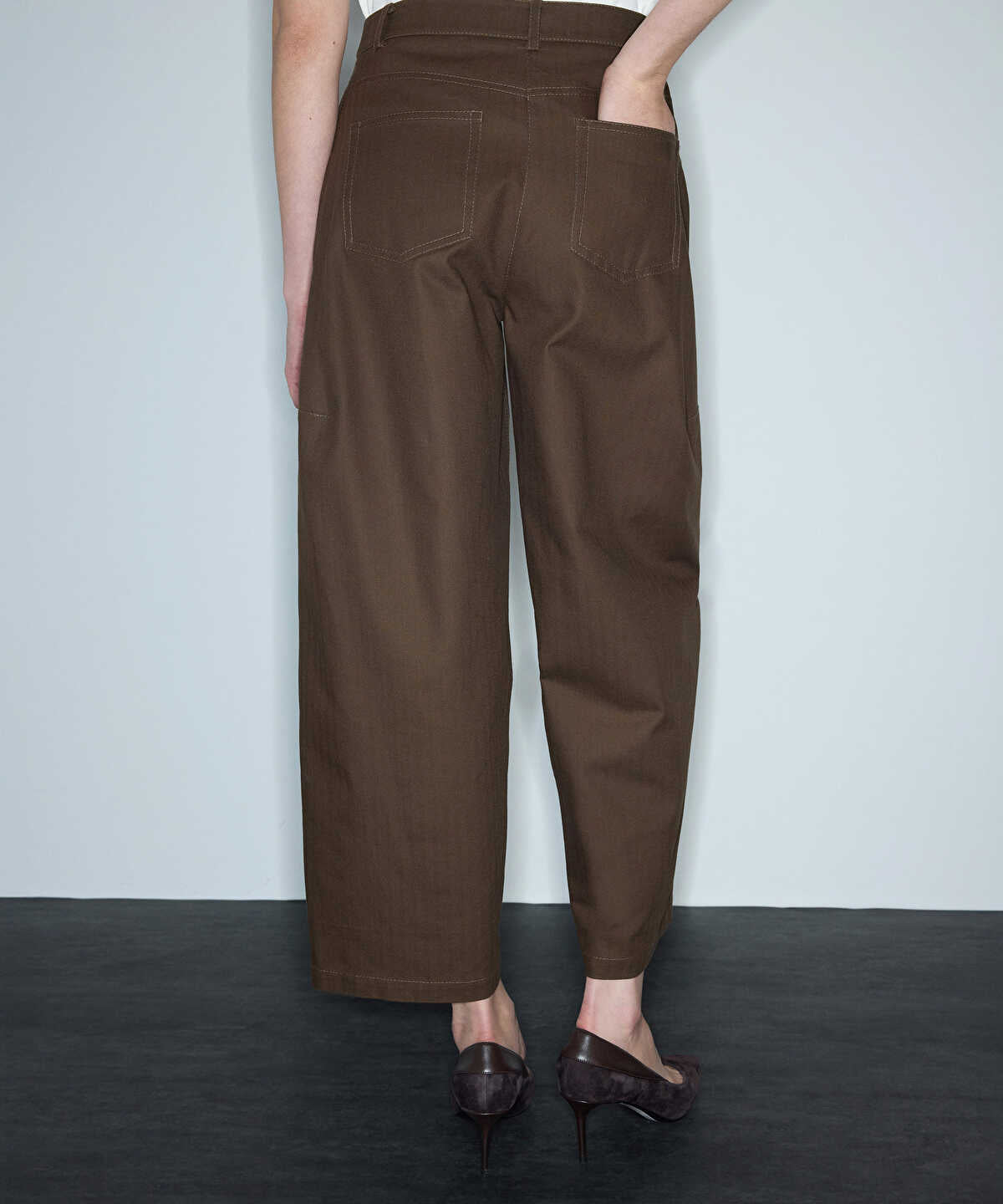 Herringbone-Texture Barrel Trousers