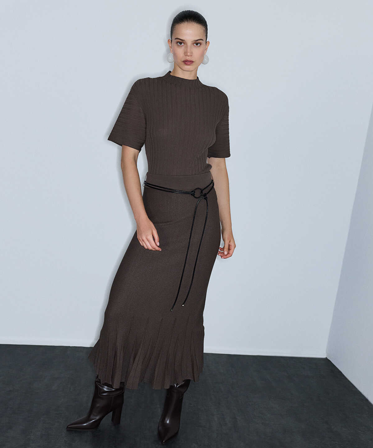 Zoomed Belted Knit Skirt