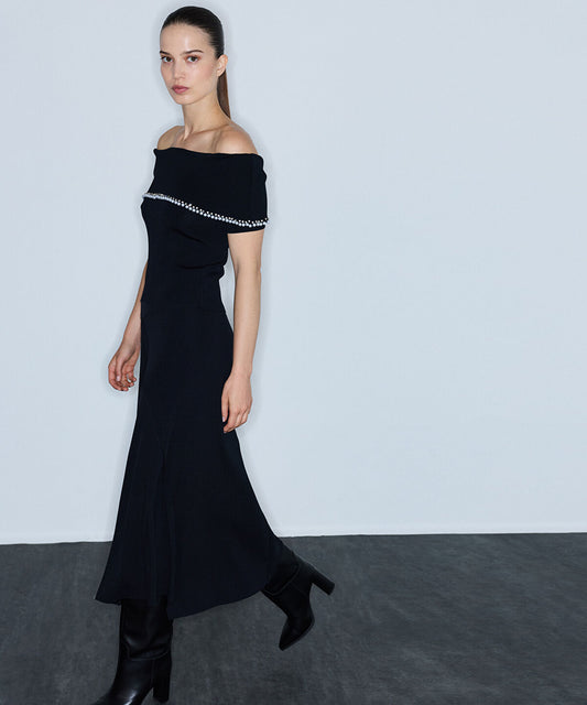 Diagonal-Seam Asymmetric Knit Skirt
