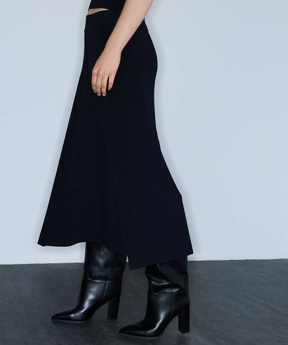 Diagonal-Seam Asymmetric Knit Skirt