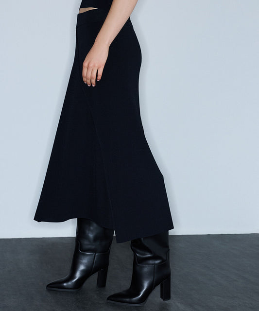 Diagonal-Seam Asymmetric Knit Skirt
