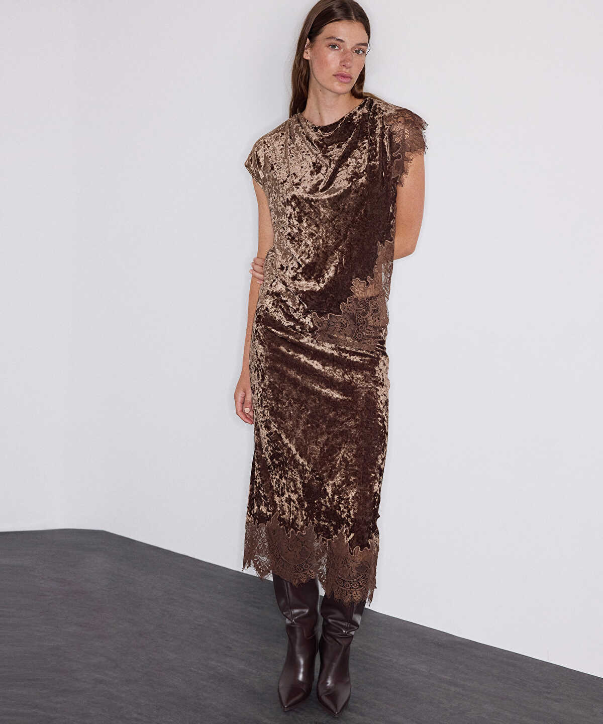 Lace Trim Velvet Skirt