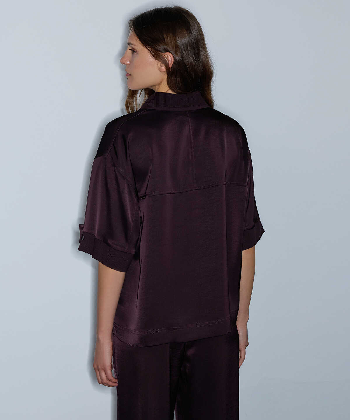 Zoomed Ribbed-Trim Shiny Blouse