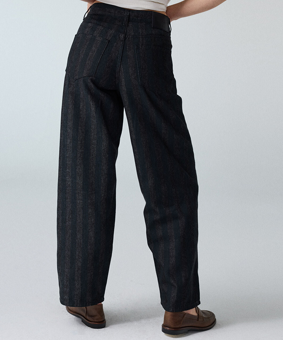Zoomed Striped Barrel Jeans