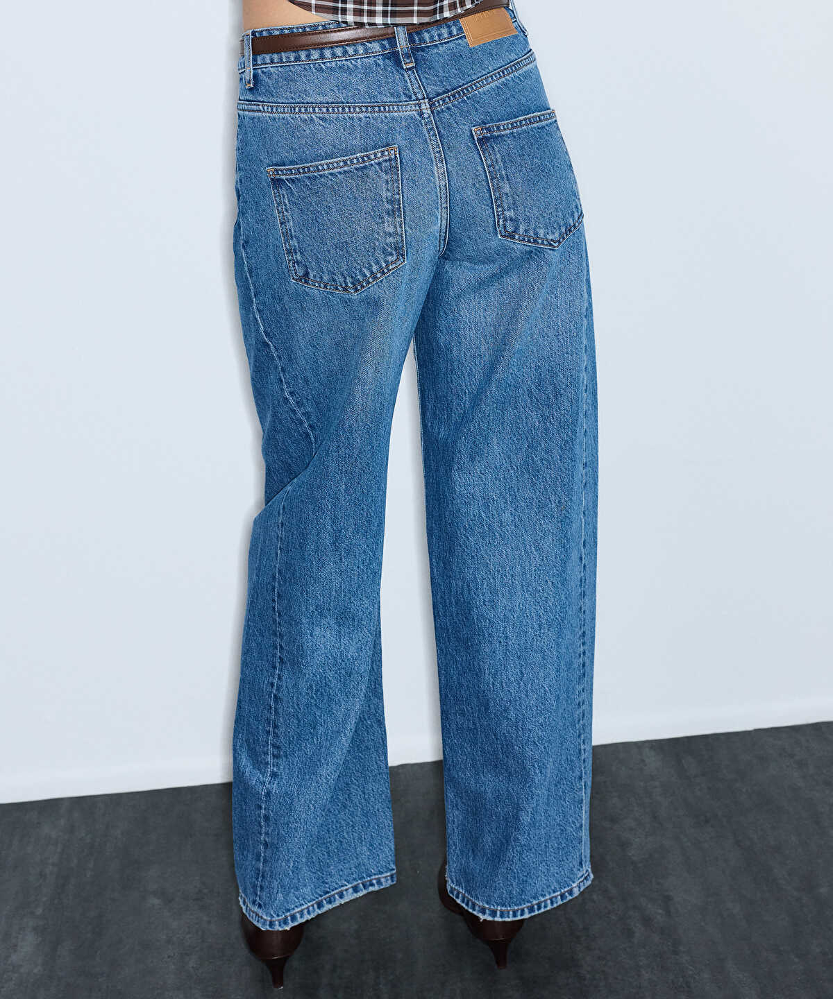 Wide-Leg Jeans with Belt