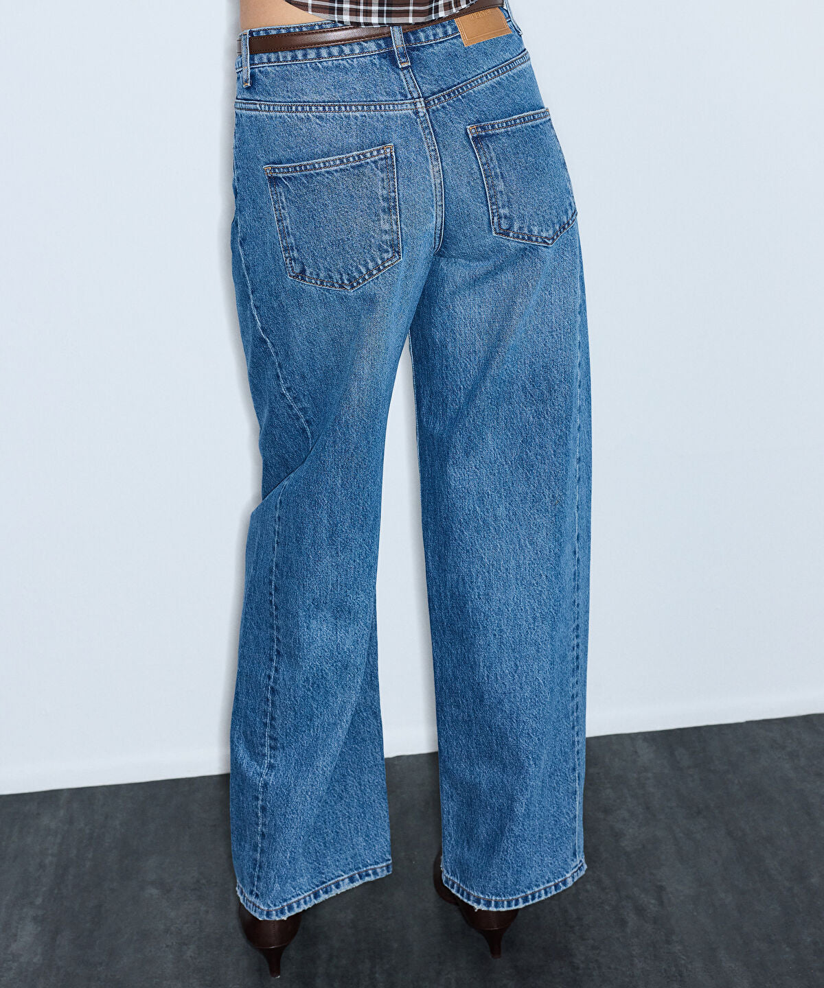 Zoomed Wide-Leg Jeans with Belt