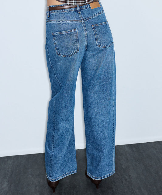 Wide-Leg Jeans with Belt