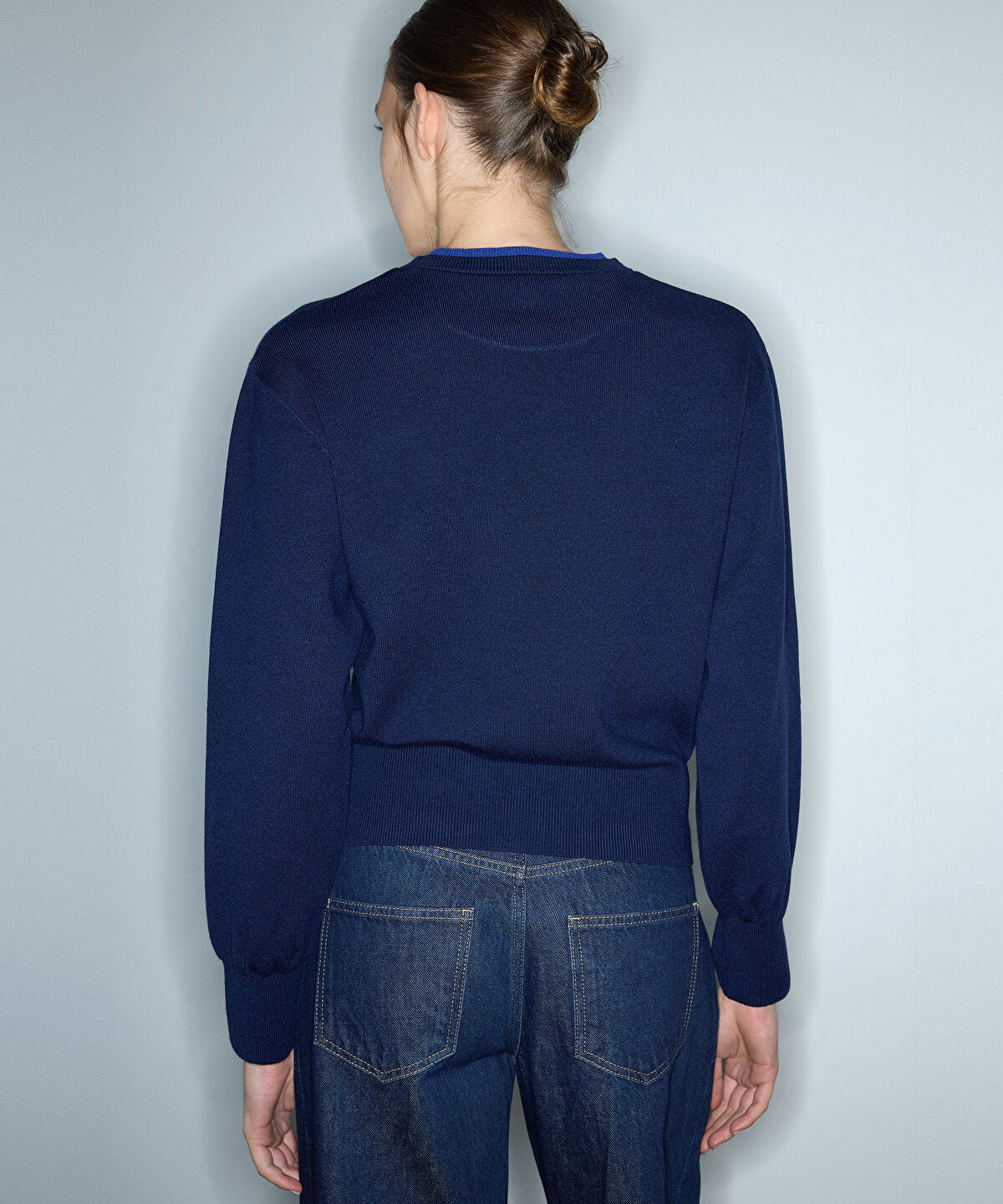Zoomed Contrast Collar Knit Top