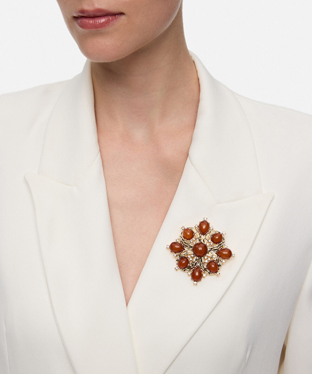Zoomed Contrast Resin-Detail Brooch