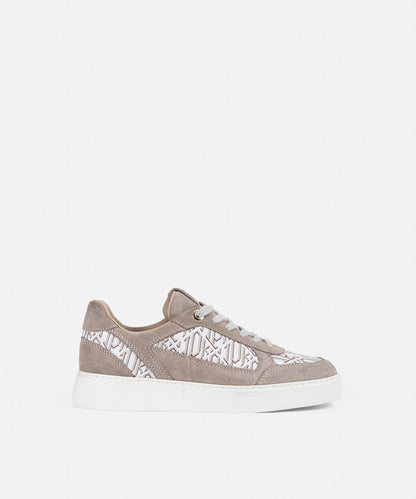SNEAKER