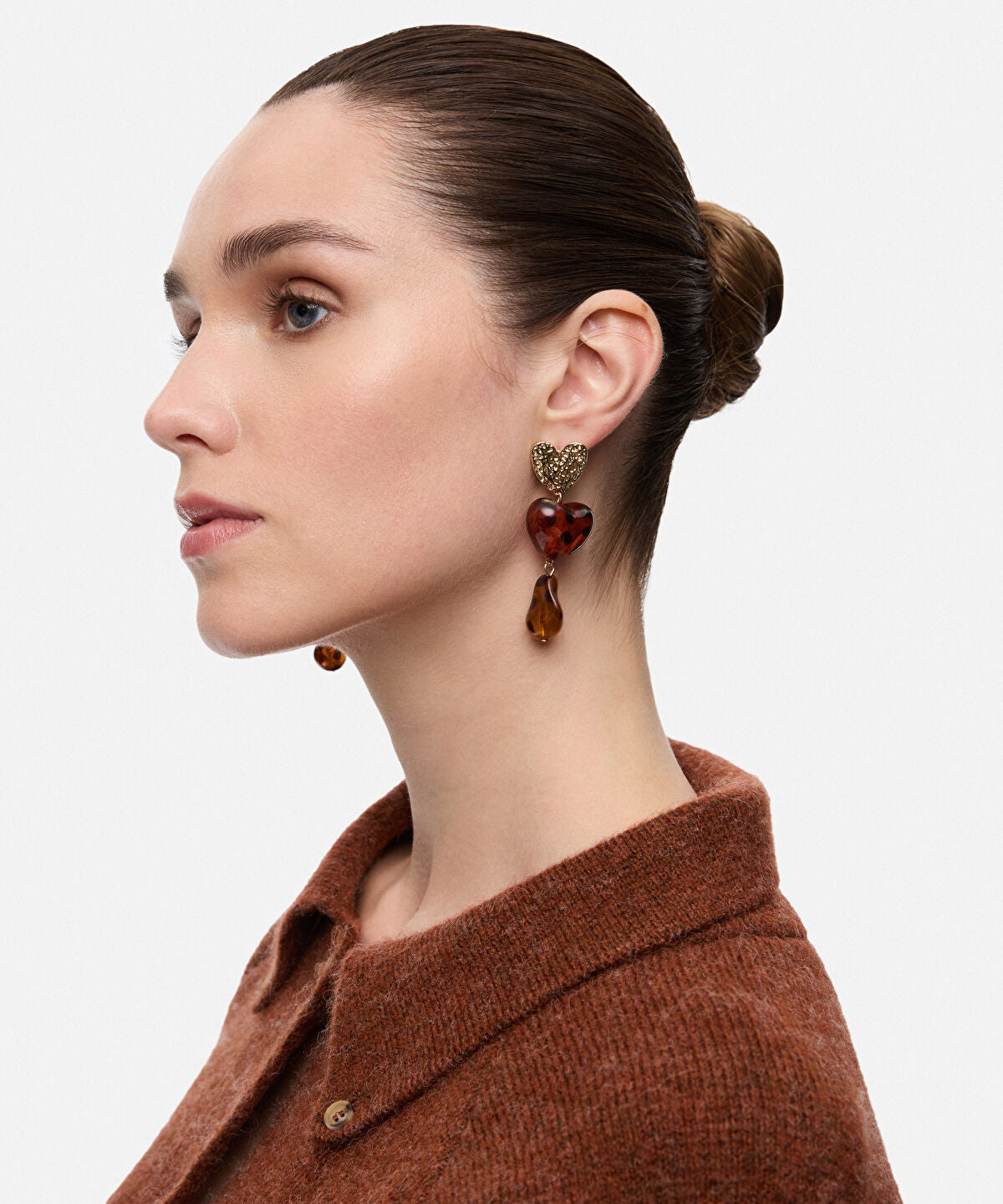 Zoomed Dangling Heart Earrings