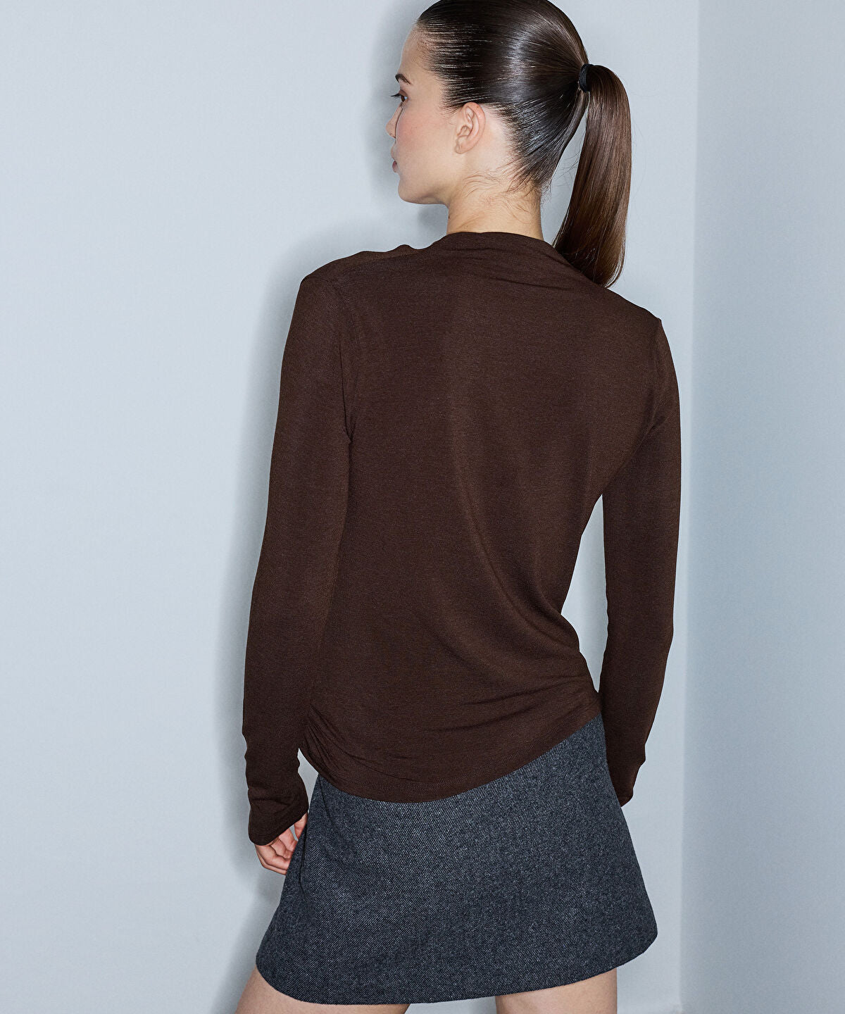 Zoomed Metal Accent Gathered T-Shirt