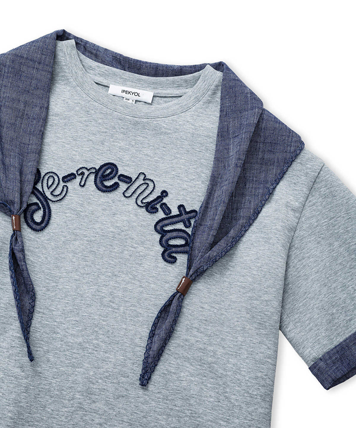 Zoomed Slogan-Embroidered T-Shirt with Scarf