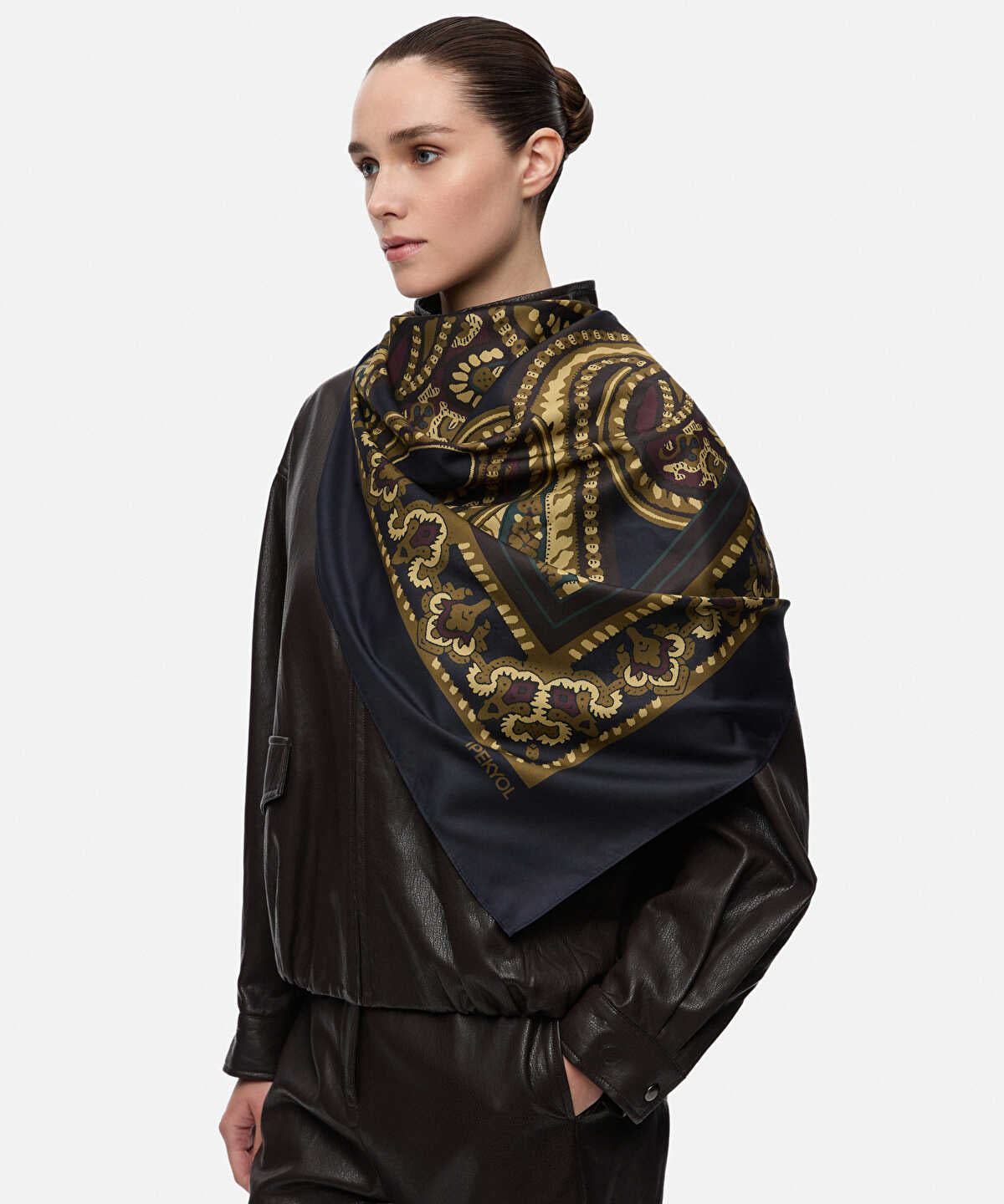 Zoomed Printed Scarf